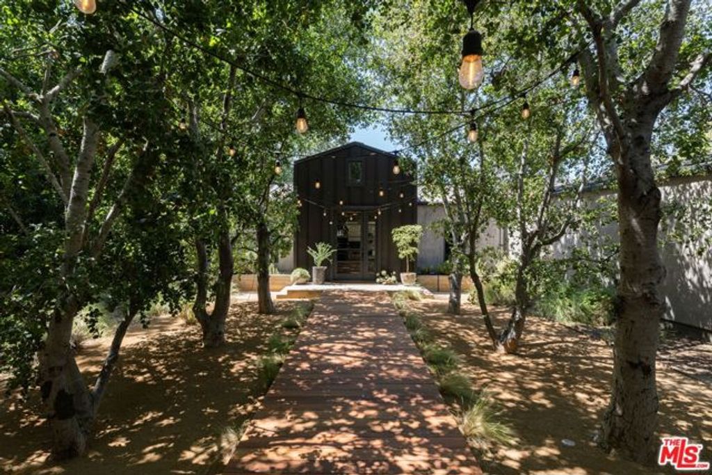 226 S Rimpau Boulevard, Los Angeles, CA 90004