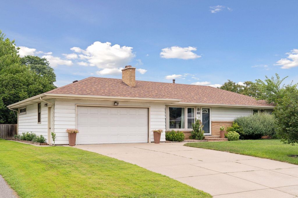 5108 Lakeside Avenue N, Crystal, MN 55429