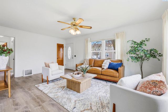 1432 Goethals Dr, Richland, WA 99354