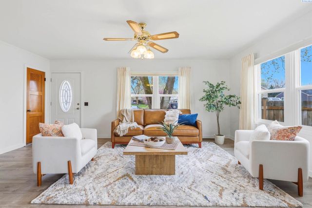 1432 Goethals Dr, Richland, WA 99354