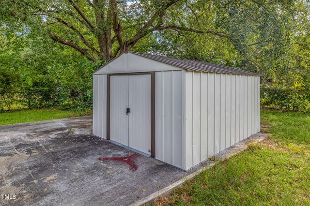 2141 Biltmore Drive, Fayetteville, NC 28304