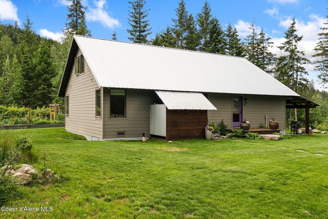 320 Coyote Creek Lane, Sandpoint, ID 83864