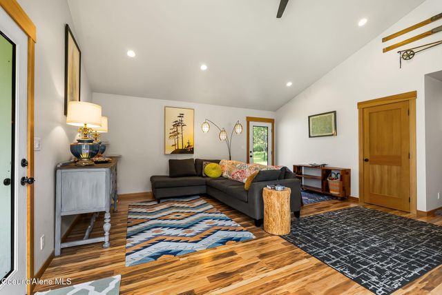 320 Coyote Creek Lane, Sandpoint, ID 83864