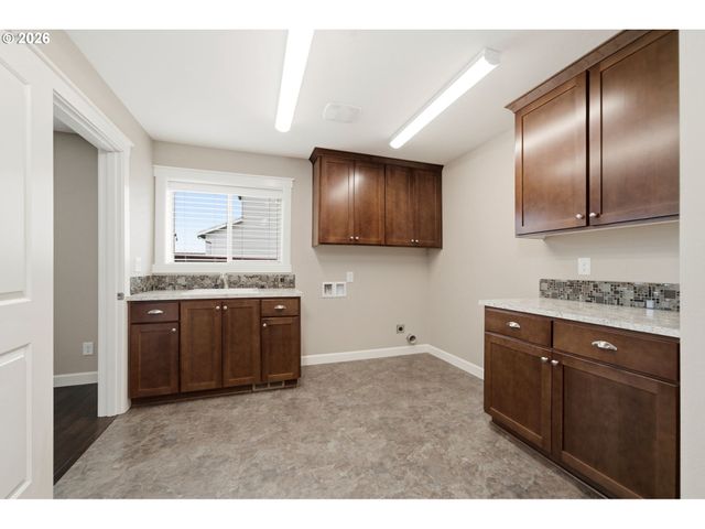 9902 Ne 33RD Ct, Vancouver, WA 98686