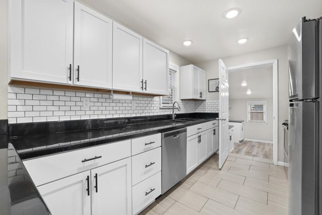 908 7TH AVE NW, Minot, ND 58703