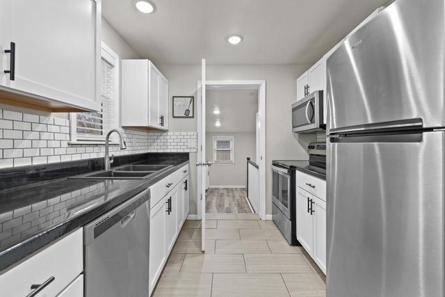 908 7TH AVE NW, Minot, ND 58703