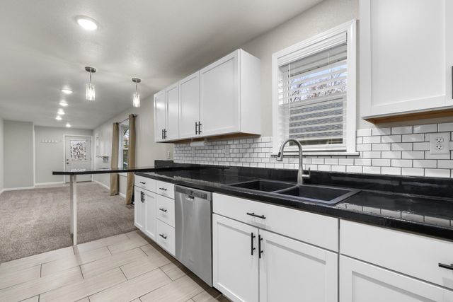 908 7TH AVE NW, Minot, ND 58703