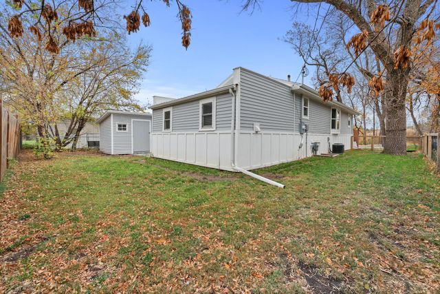 908 7TH AVE NW, Minot, ND 58703