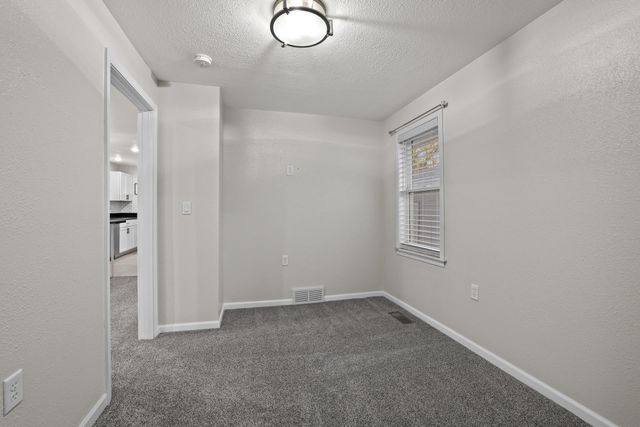 908 7TH AVE NW, Minot, ND 58703