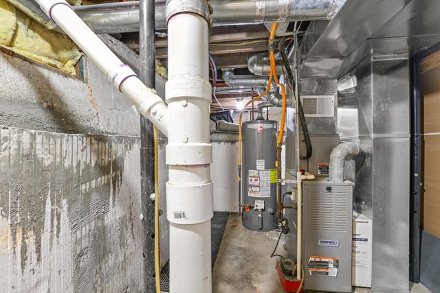 908 7TH AVE NW, Minot, ND 58703