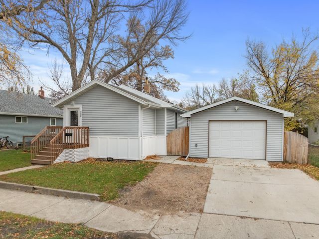 908 7TH AVE NW, Minot, ND 58703