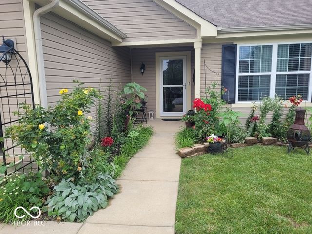 3187 Limber Pine Drive, Whiteland, IN 46184