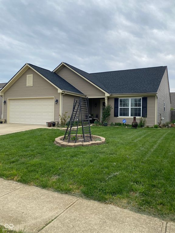 3187 Limber Pine Drive, Whiteland, IN 46184