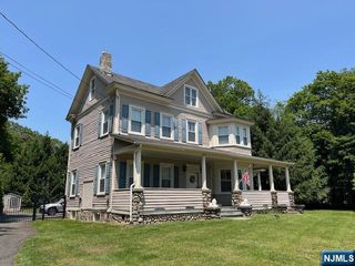 889 Circle Avenue, Franklin Lakes, NJ 07417