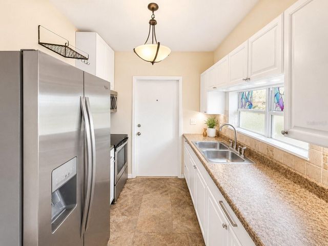201 35TH STREET S, St Petersburg, FL 33711