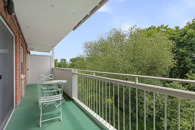 231 Coolidge Ave 409, Watertown, MA 02472