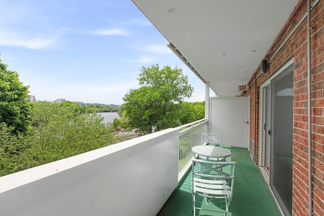 231 Coolidge Ave 409, Watertown, MA 02472