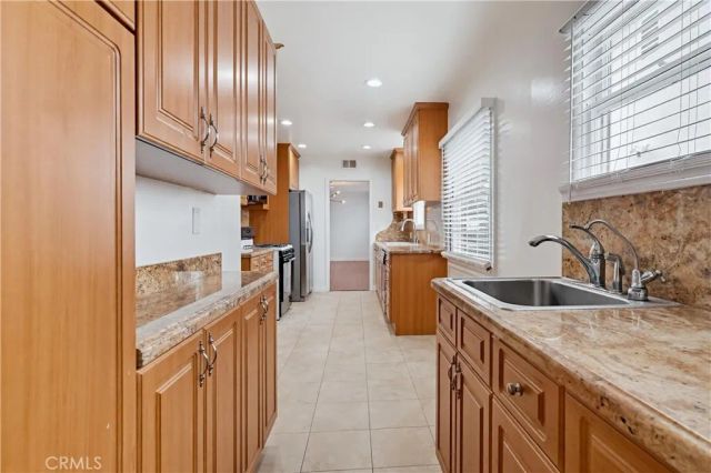 12528 Albers Street, Valley Village, CA 91607