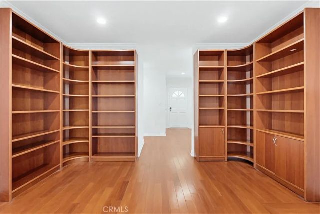12528 Albers Street, Valley Village, CA 91607