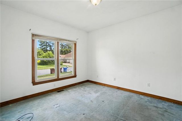 4125 Lakeview DR, Chesapeake, VA 23323