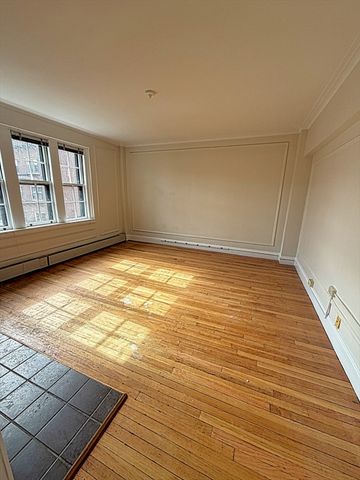 988 Memorial Dr 386, Cambridge, MA 02138