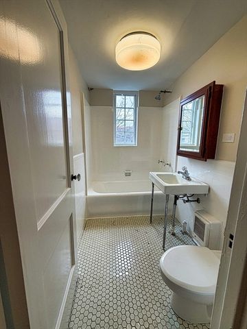 988 Memorial Dr 386, Cambridge, MA 02138