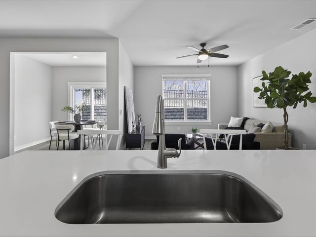 2166 Nectar Ln, Columbia, TN 38401