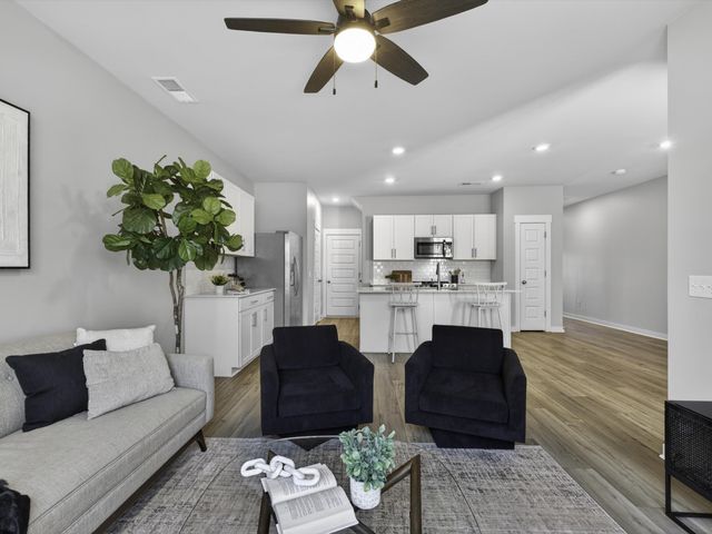 2166 Nectar Ln, Columbia, TN 38401