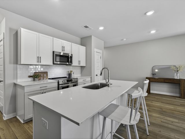 2166 Nectar Ln, Columbia, TN 38401