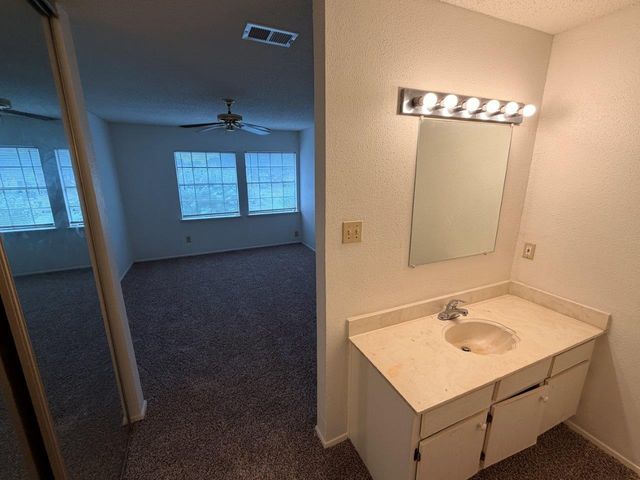 11983 Bob White Drive 845, Houston, TX 77035