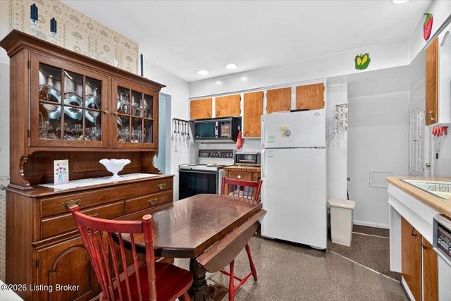 5610 Jeanine Dr, Louisville, KY 40219