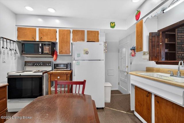 5610 Jeanine Dr, Louisville, KY 40219
