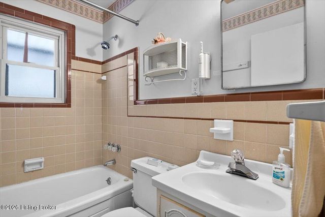5610 Jeanine Dr, Louisville, KY 40219
