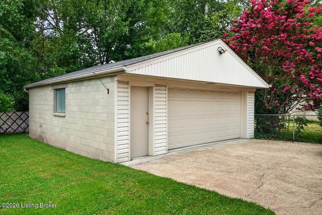 5610 Jeanine Dr, Louisville, KY 40219