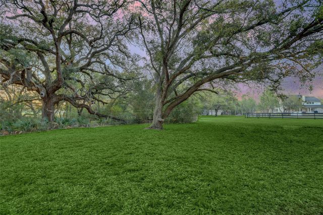 4902 Brazos Lakes Drive, Richmond, TX 77469