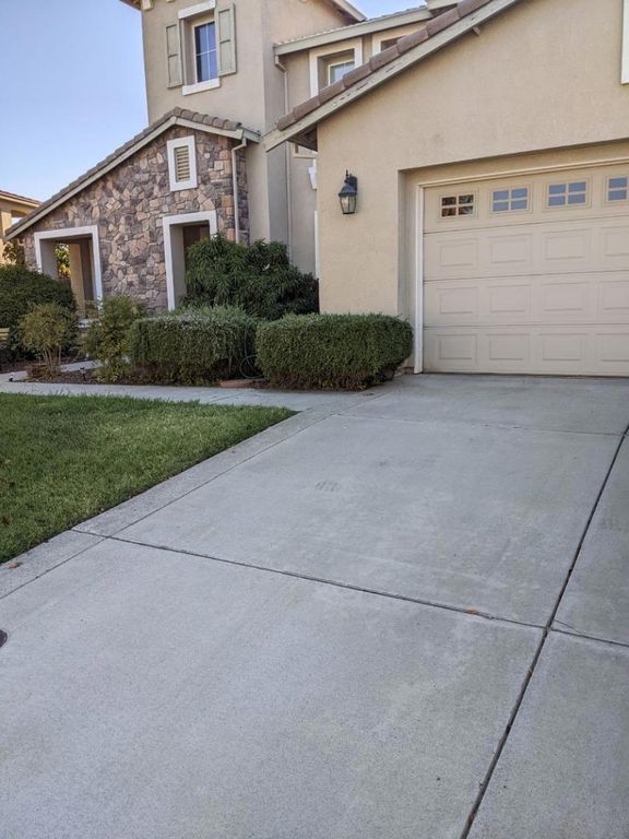 Image 13 of property listing at 15220 Torrey Pines Circle, Chowchilla, CA 93610