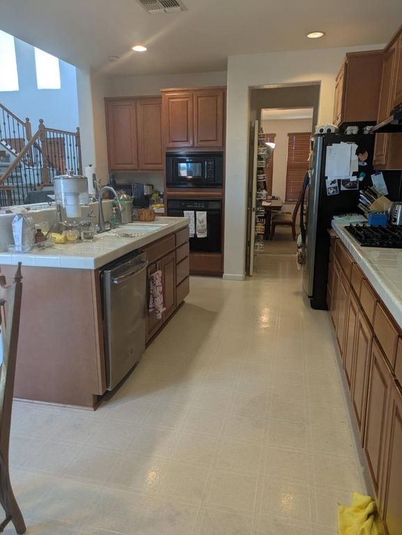 Image 5 of property listing at 15220 Torrey Pines Circle, Chowchilla, CA 93610