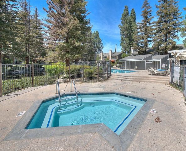 700 E Lake Drive E 7, Orange, CA 92866