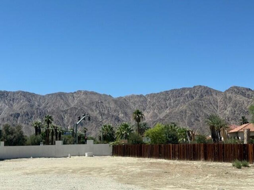 Image 5 of property listing at 2 Calle Obispo, La Quinta, CA 92253