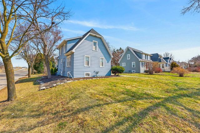 656 N 99th STREET, Wauwatosa, WI 53226