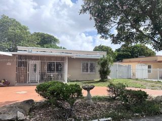 951 E 18th St, Hialeah, FL 33013