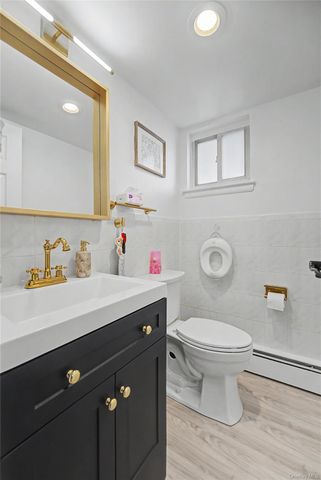 16 Hunt Place, Bethpage, NY 11714