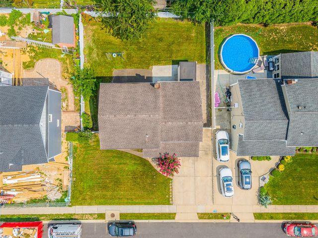 16 Hunt Place, Bethpage, NY 11714