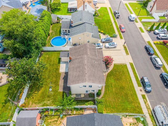 16 Hunt Place, Bethpage, NY 11714