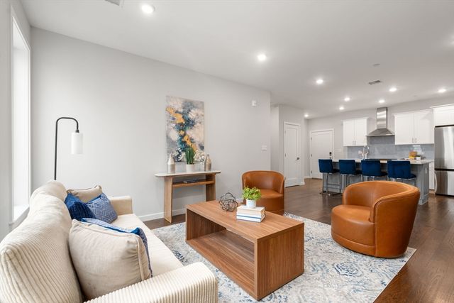 267 Old Colony 313, Boston, MA 02127