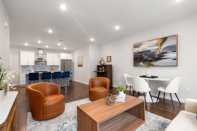 267 Old Colony 313, Boston, MA 02127