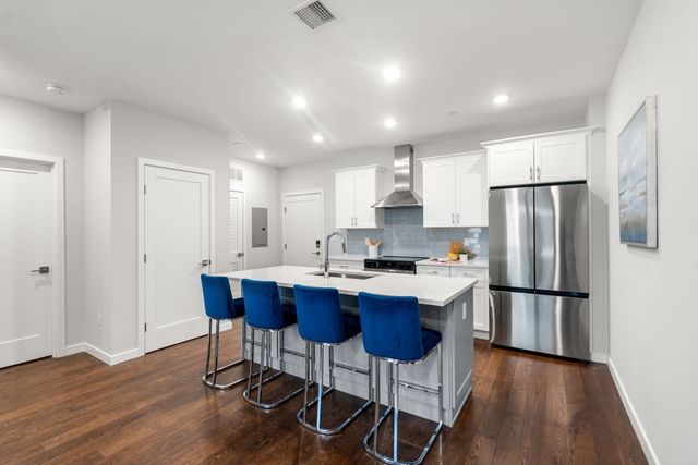 267 Old Colony 313, Boston, MA 02127