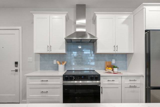 267 Old Colony 313, Boston, MA 02127