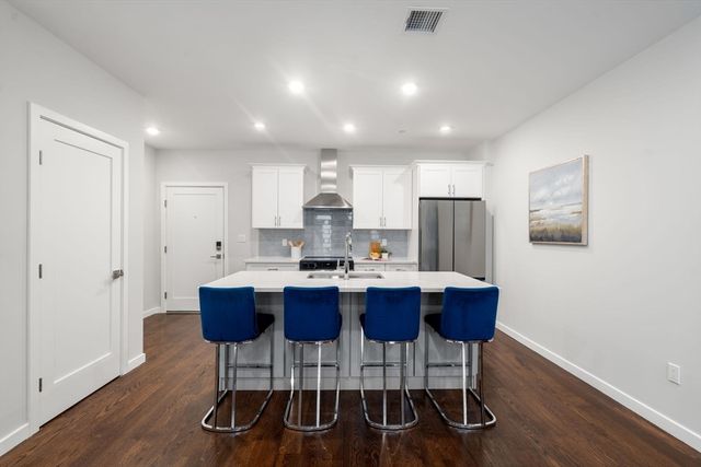 267 Old Colony 313, Boston, MA 02127