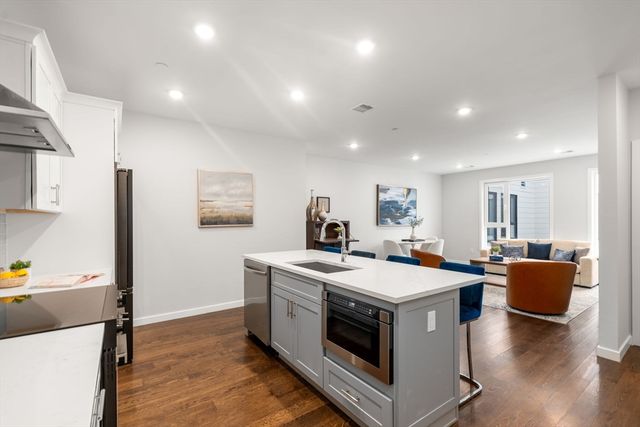 267 Old Colony 313, Boston, MA 02127